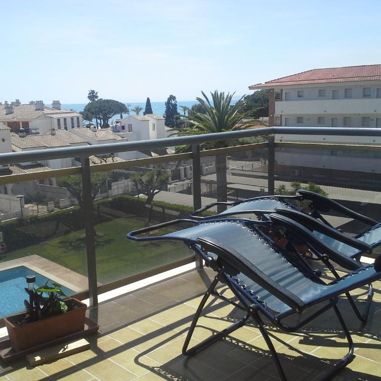 50 m de la plage! Proche du centre ville! Piscine! Vue sur mer et montagnes! Wifi! 2 vélos à disposition! - Two-Bedroom Apartment - 5