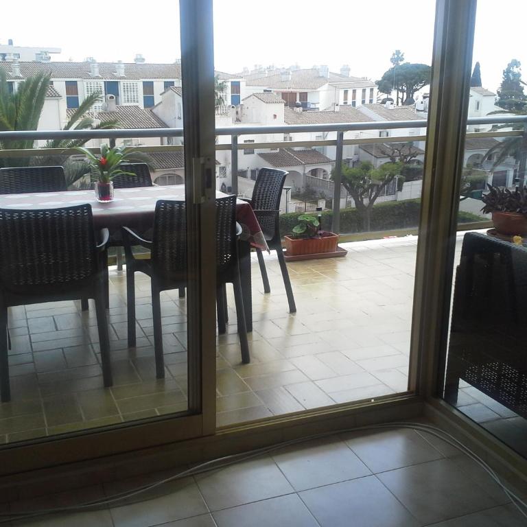 50 m de la plage! Proche du centre ville! Piscine! Vue sur mer et montagnes! Wifi! 2 vélos à disposition! - Two-Bedroom Apartment - 9