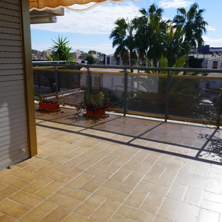50 m de la plage! Proche du centre ville! Piscine! Vue sur mer et montagnes! Wifi! 2 vélos à disposition! - Two-Bedroom Apartment - 7