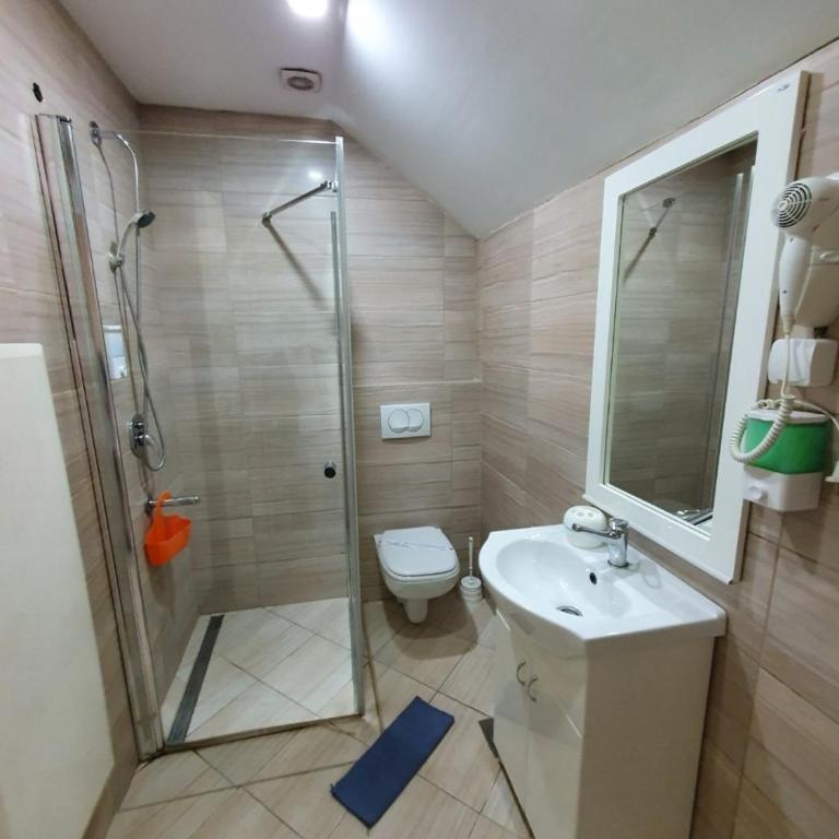 Niš City Center Guest House - Standardna Trokrevetna Soba - 3