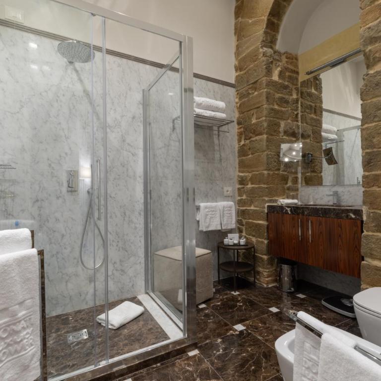 Donati Luxury Tower Suites - Botticelli - Deluxe Suite with Partial Duomo View - 2