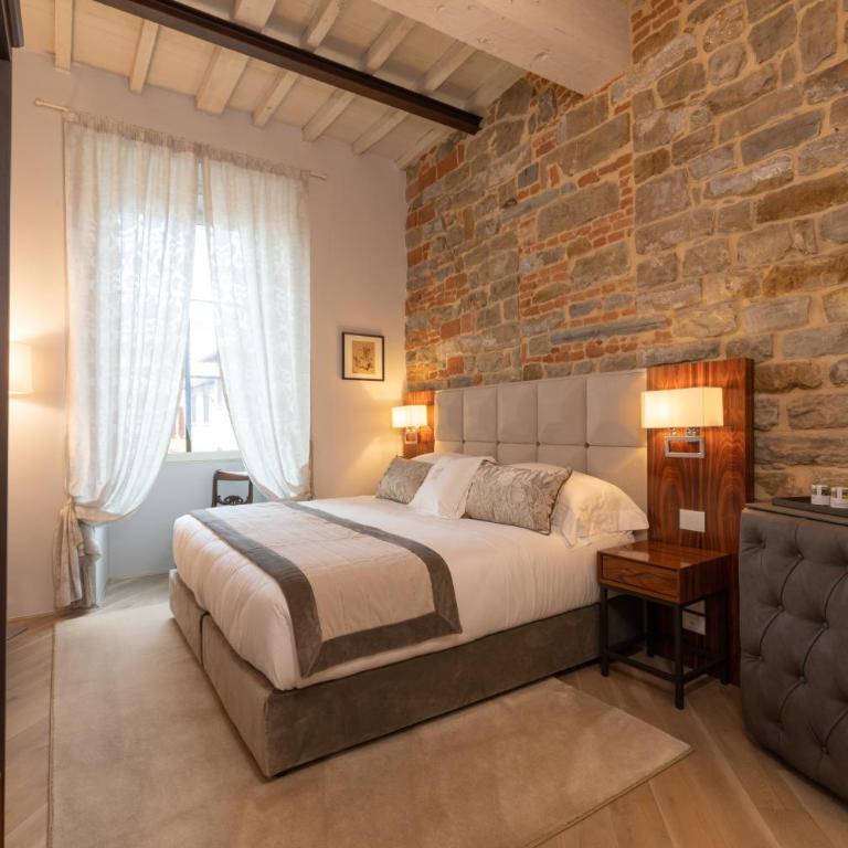 Donati Luxury Tower Suites - Leonardo - Deluxe King Suite with Duomo View - 1