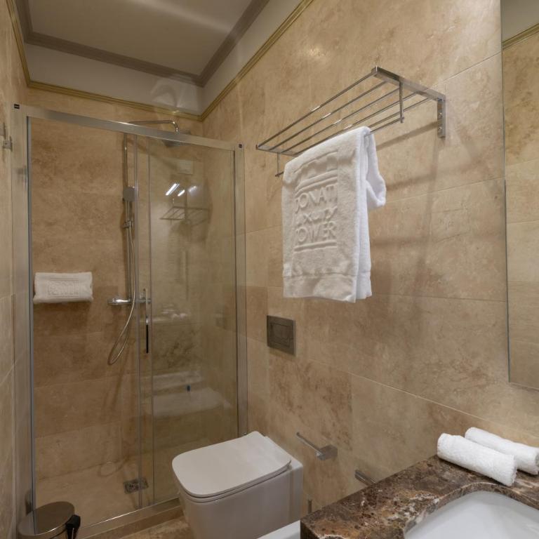 Donati Luxury Tower Suites - Leonardo - Deluxe King Suite with Duomo View - 4