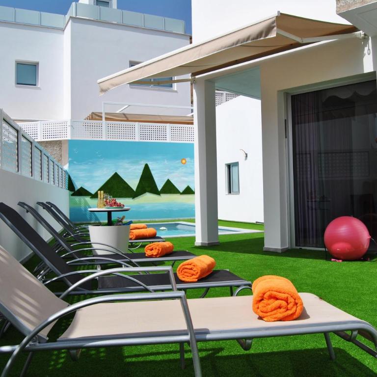 Big Villa Tauro with Private Heated Saltwater Pool & Jacuzzi & BBQ & Game Room & Arcade Games - Villa - 1