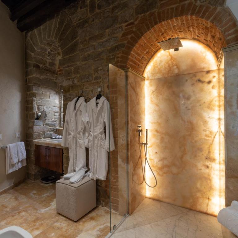 Donati Luxury Tower Suites - Donatello - Suite with Partial Duomo View - 3