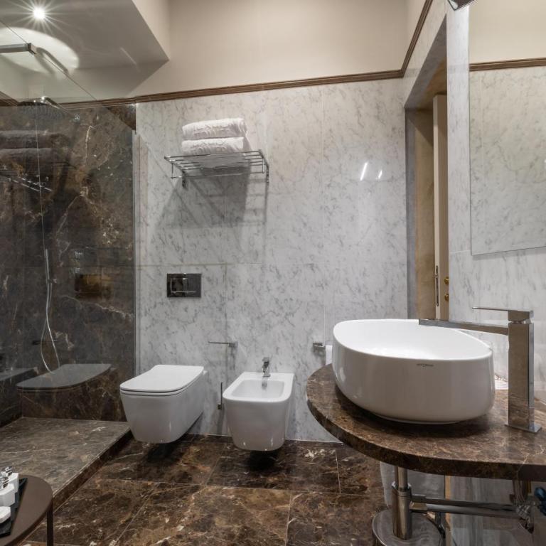 Donati Luxury Tower Suites - Michelangelo - Suite with Private Jacuzzi® with partial Duomo View - 3