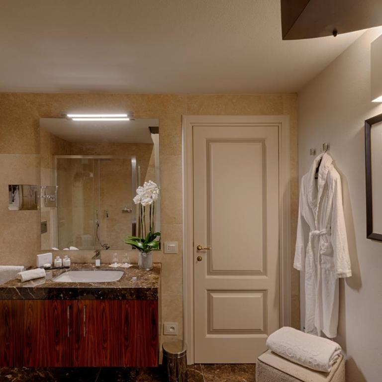 Donati Luxury Tower Suites - Brunelleschi - King Suite Duomo View with Spa Bath - 4