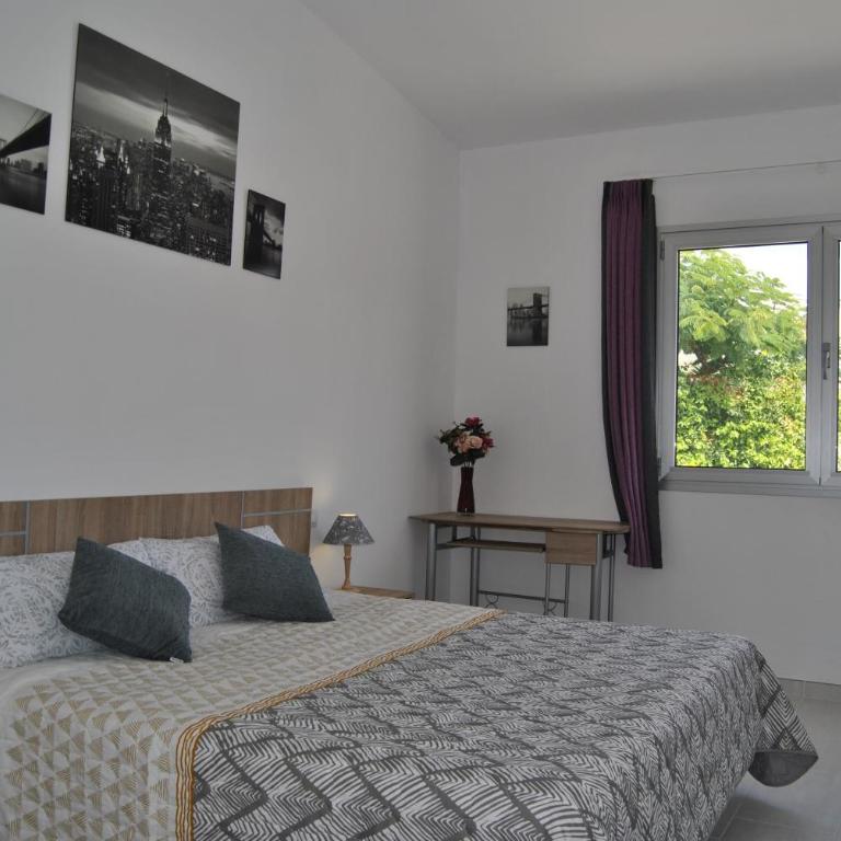 Big Villa Tauro with Private Heated Saltwater Pool & Jacuzzi & BBQ & Game Room & Arcade Games - Villa - 57