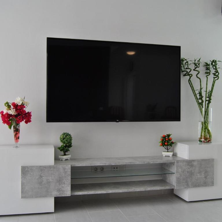 Big Villa Tauro with Private Heated Saltwater Pool & Jacuzzi & BBQ & Game Room & Arcade Games - Villa - 36