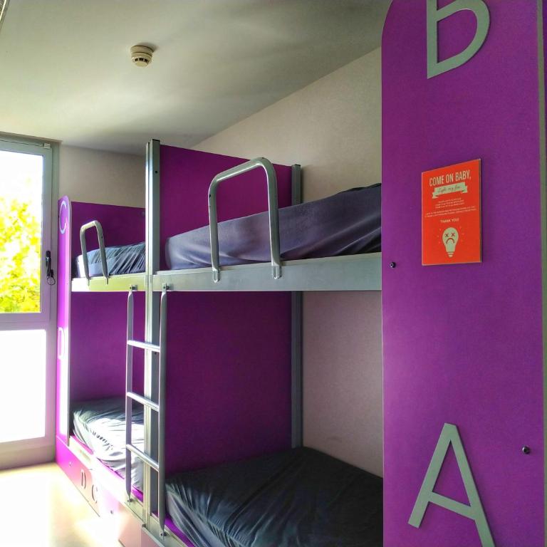 Twentytu Hostel Barcelona - Bed in 4-Bed Mixed Dormitory Room - 4