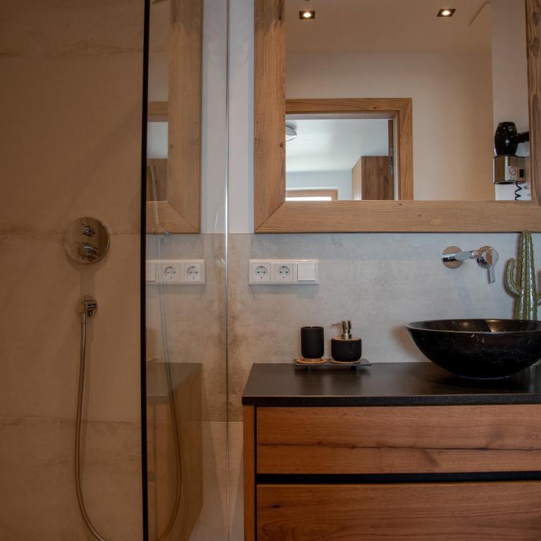 Apartments Adlerhorst Top 1 Zell am See with private sauna and Zell am See Kaprun summercard in summer - Apartment with Terrace - 36