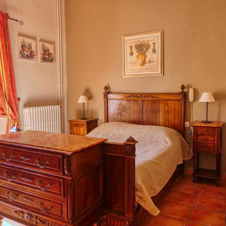 Au Saint Roch - Hôtel et Jardin - Chambre Triple - 1