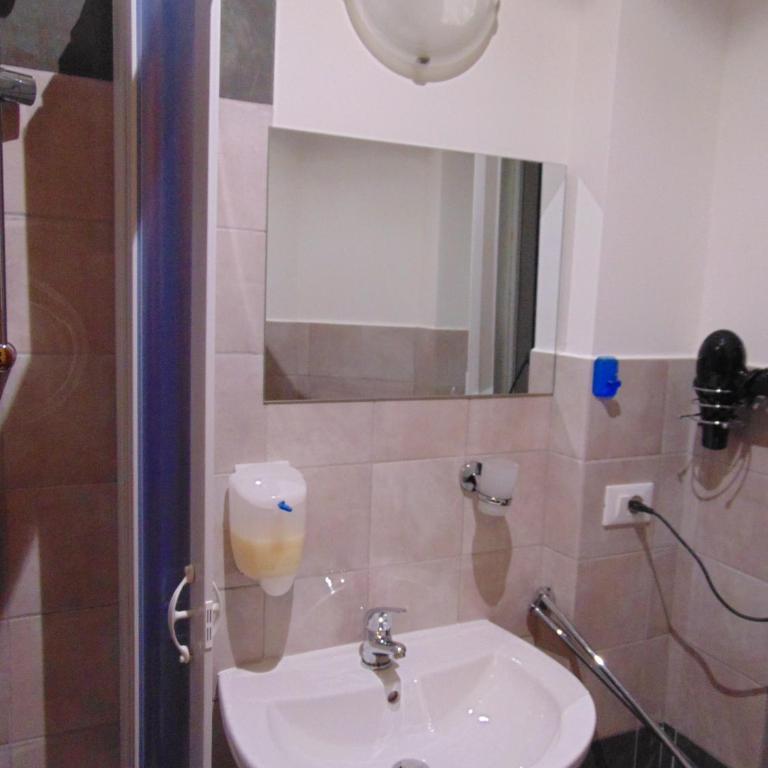 Rome Winners Home Guesthouse - Camera Singola con Bagno Privato - 3