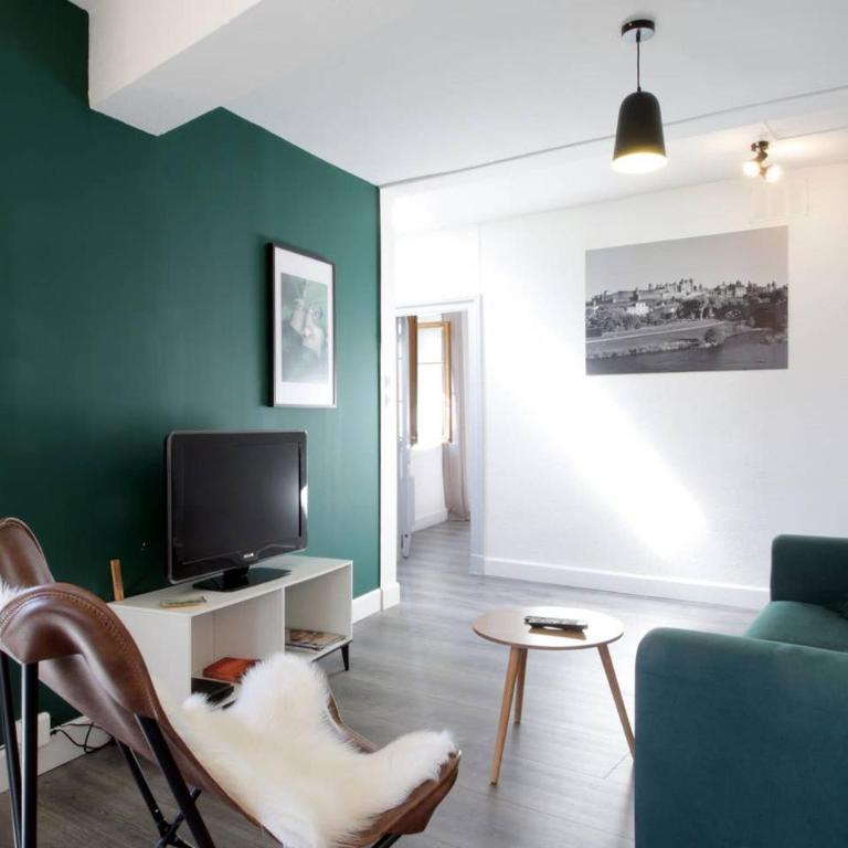 Les Gîtes de Laure - L'Or Vert, Appartement avec Vue sur le Château, Parking Privé, Climatisation, à 160 m de la Cité Médiévale - Apartment mit 2 Schlafzimmern - 14