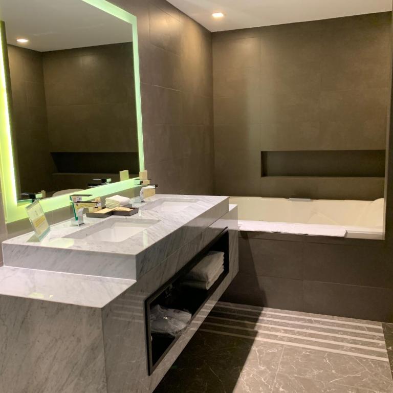 Eb Hotel By Eurobuilding Quito Airport - Suite Presidencial - 7