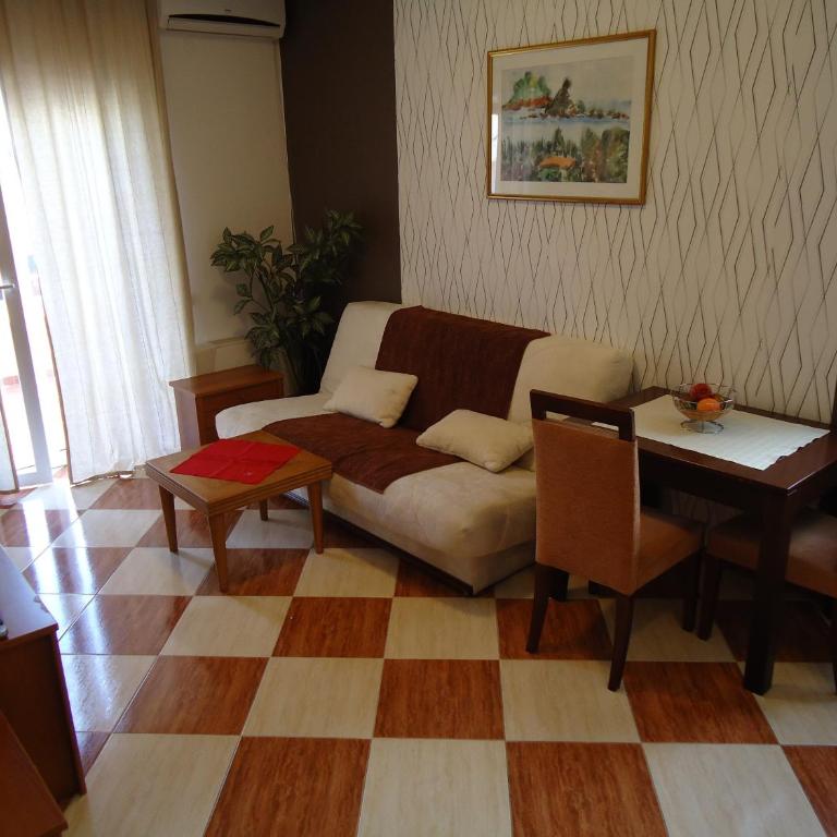 Guesthouse Villa Gaga - Apartman sa 1 Spavaćom Sobom, Terasom i Delimičnim Pogledom na More (4 Odrasle Osobe) - 7