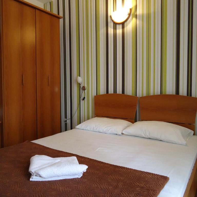 Guesthouse Villa Gaga - Apartman sa 1 Spavaćom Sobom, Terasom i Delimičnim Pogledom na More (4 Odrasle Osobe) - 8