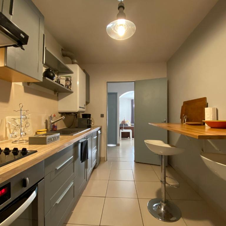 ToulonHost - Le Litardi - Superbe T2 - 2 pas des plages - Clim - Fibre - Chambre Double Deluxe - 4