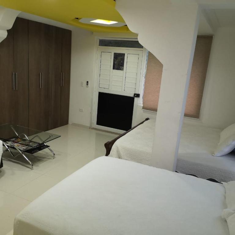 Apartamentos Isla Tropical - Habitación Familiar con balcón - 9