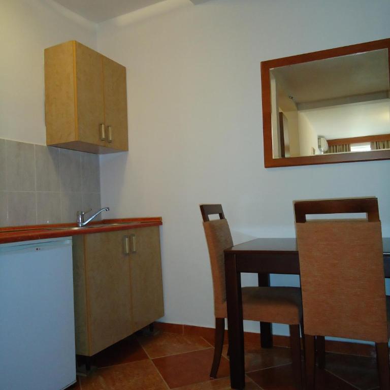 Guesthouse Villa Gaga - Apartman s 1 Spavaćom Sobom, Terasom i Delimičnim Pogledom na More (6 Odraslih Osoba) - 7