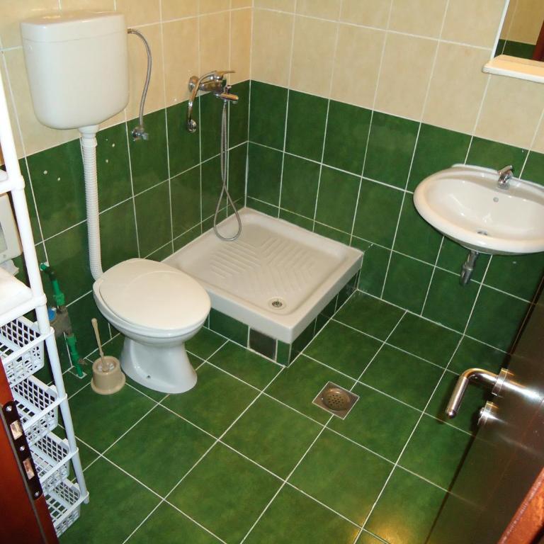 Guesthouse Villa Gaga - Apartman s 1 Spavaćom Sobom, Terasom i Delimičnim Pogledom na More (6 Odraslih Osoba) - 9