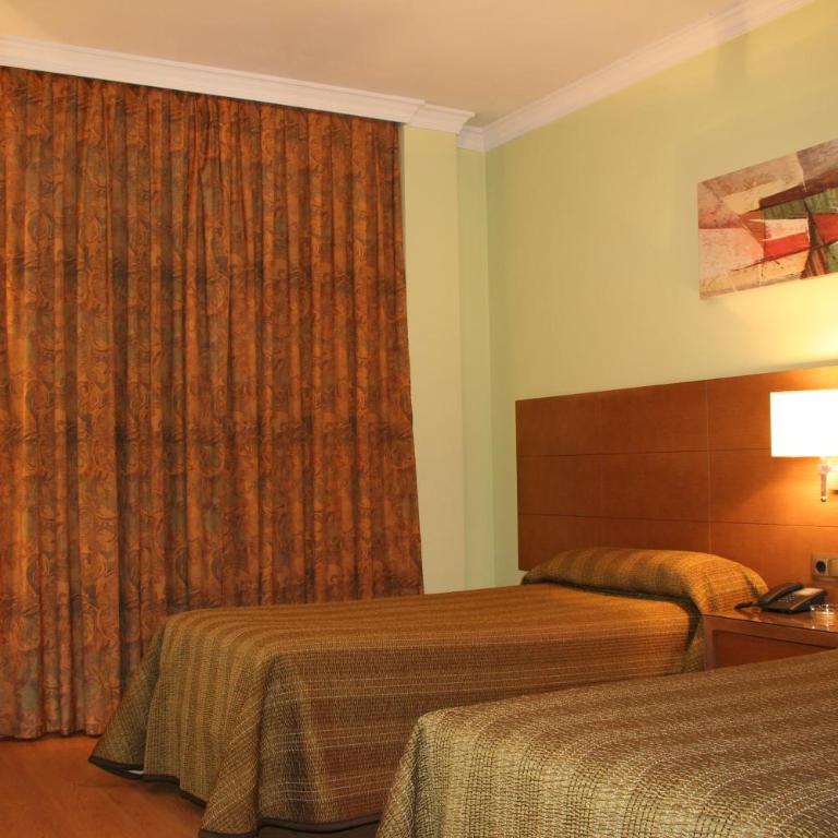 Hotel 4C Puerta Europa - Habitación Doble - 2 camas - 4