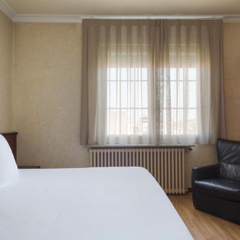 Hotel Astoria - Superior Double or Twin Room - 5