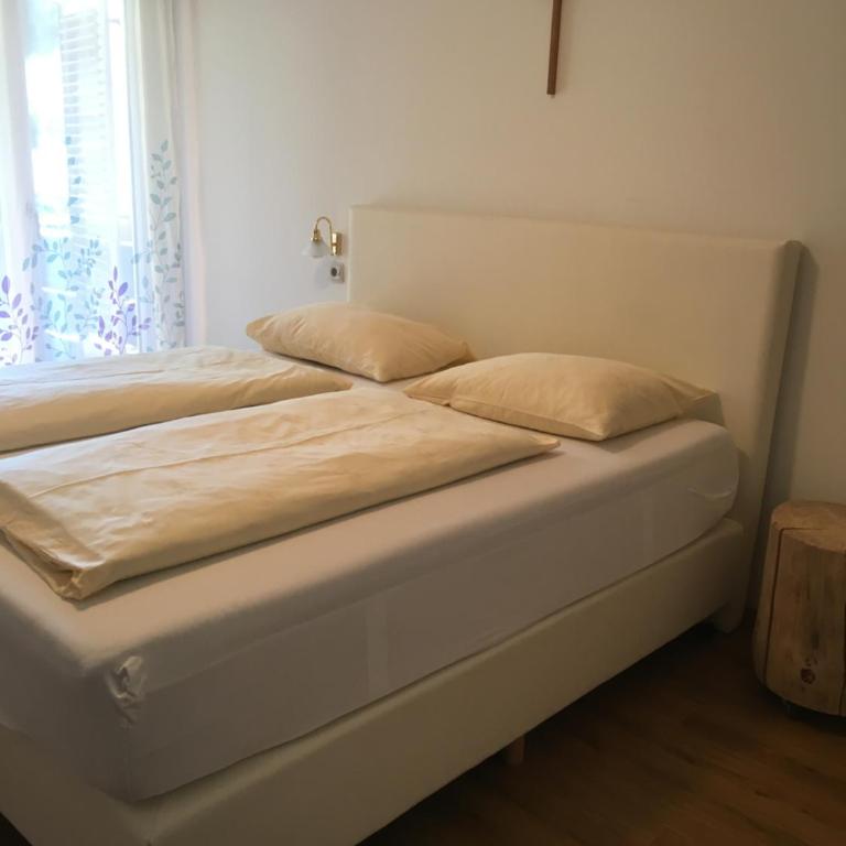 Burgfrieden - Double Room with Balcony - 1