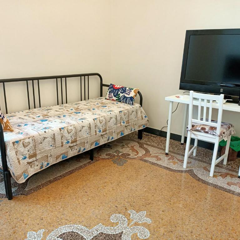 Affittacamere Monumentale - Camera Quadrupla con Bagno in Comune - 5