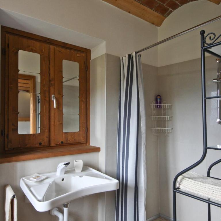Agriturismo Crotto Di Somana - Camera Tripla con Vista Lago - 2