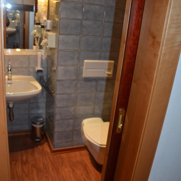 Hotel-Restaurant "Veldener Traumschiff" direkt am See in 2min im Zentrum - Einzelzimmer - 2