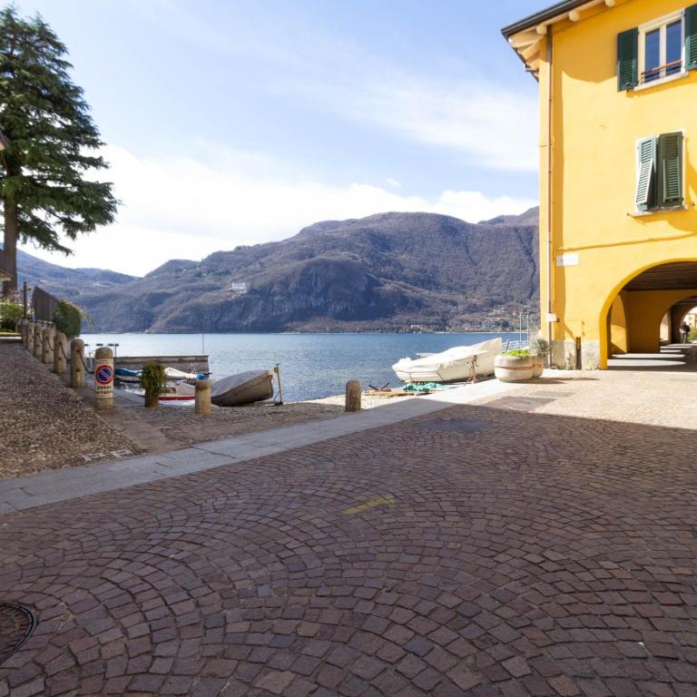 Mamma Ciccia Holiday Home - Lake Front Apartment - Appartamento con 2 Camere da Letto - 2