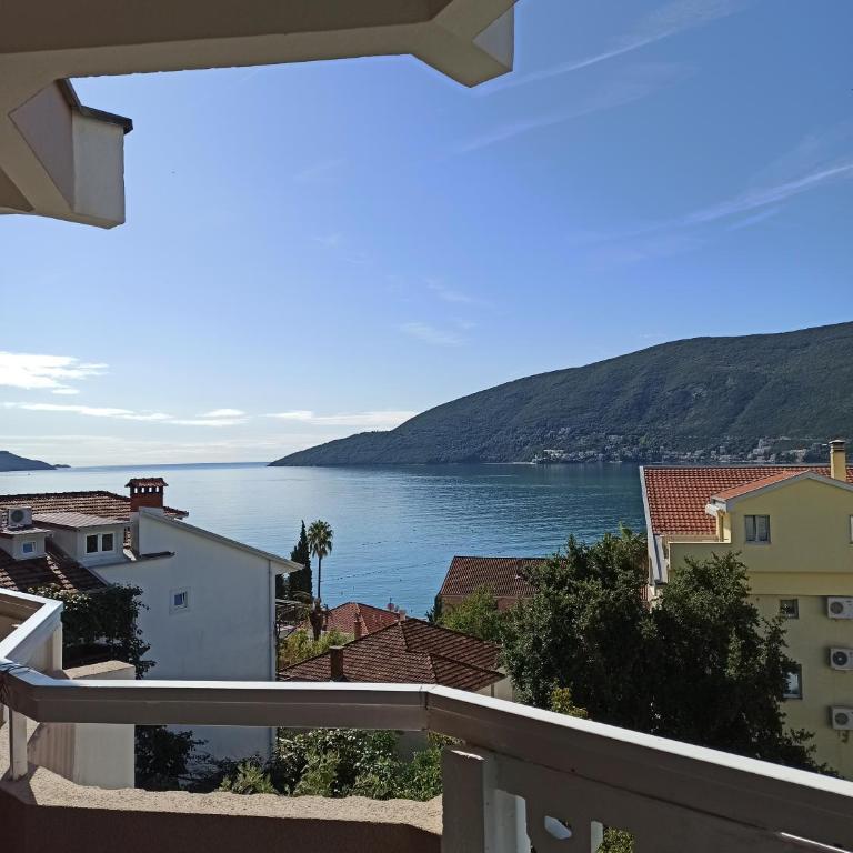 Villa Nena - Deluxe Double Room with Side Sea View - 1