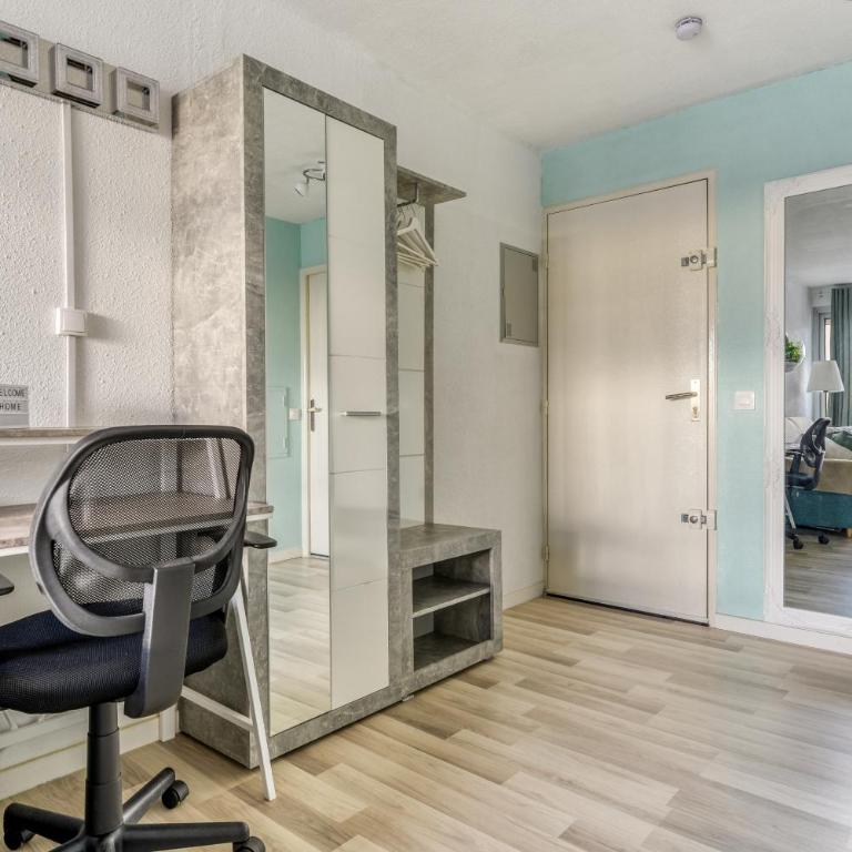 Appartement et Studio Le Méditerranée Port Soleil - Apartment with Sea View - 16