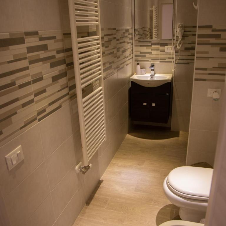 B&B Miramare Suite - Triple Room with Private Bathroom - 12