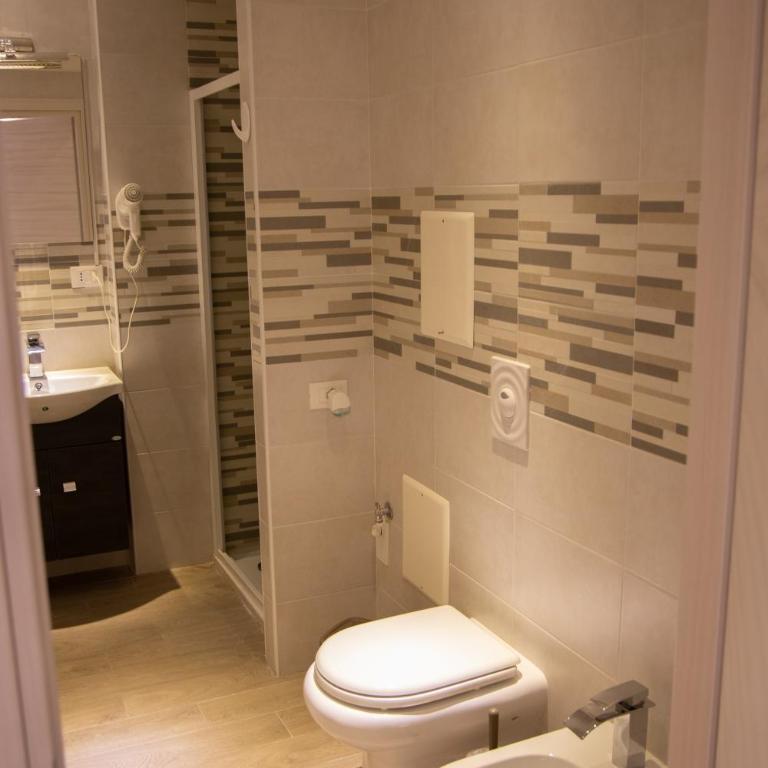 B&B Miramare Suite - Triple Room with Private Bathroom - 11
