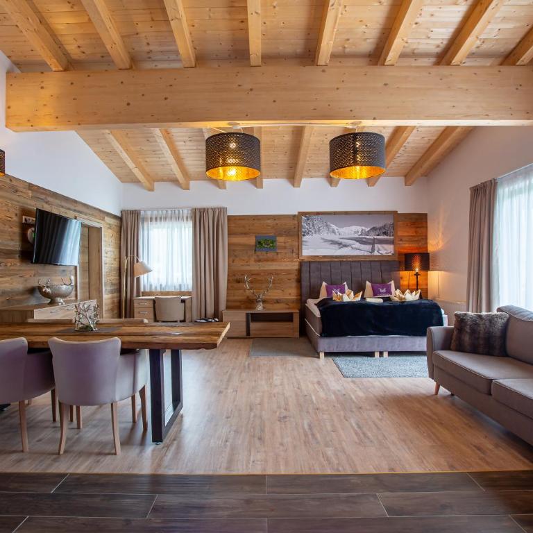 Hotel Alpennest - Mountain Hideaway in Leutasch - Deluxe Familienzimmer - 5