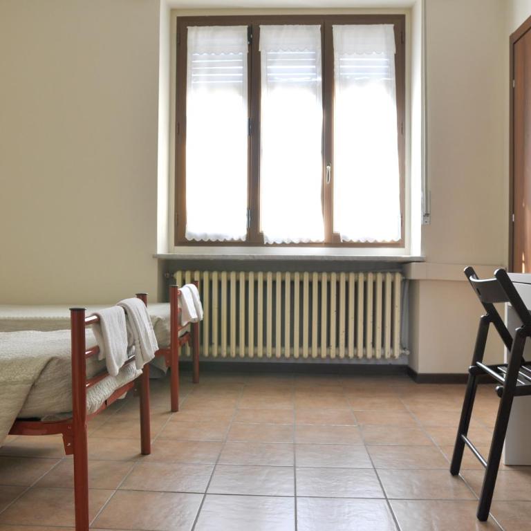 Ostello Cuneo - Twin Room with Private Bathroom - 2