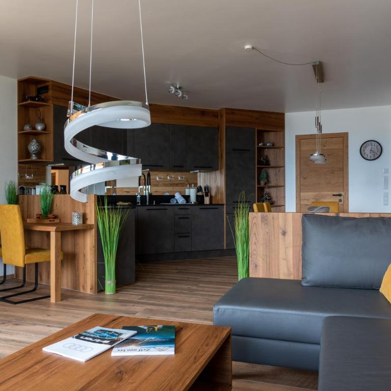 Apartments Adlerhorst Top 1 Zell am See with private sauna and Zell am See Kaprun summercard in summer - Apartment with Terrace - 8
