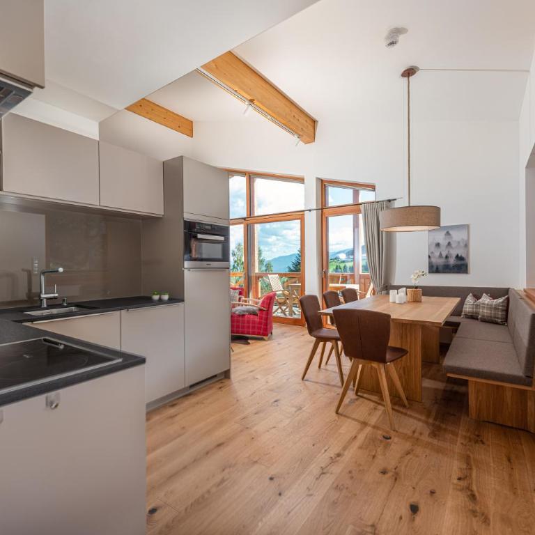 Skylodge Alpine Homes - Superior Penthouse with Balcony and Panoramic View - 7
