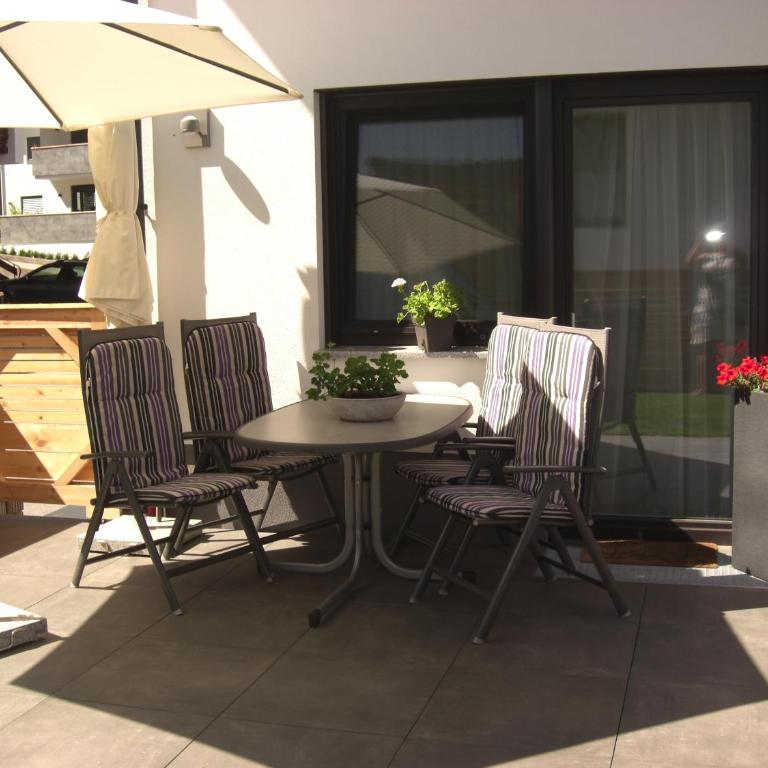 die Gartenwohnung - Tanja Tipotsch - Apartment - Split Level with Garden View - 10