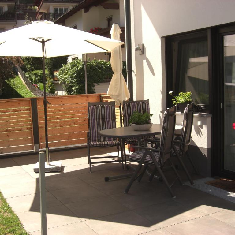 die Gartenwohnung - Tanja Tipotsch - Apartment - Split Level with Garden View - 7