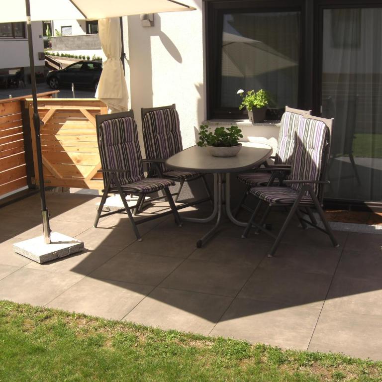 die Gartenwohnung - Tanja Tipotsch - Apartment - Split Level with Garden View - 8