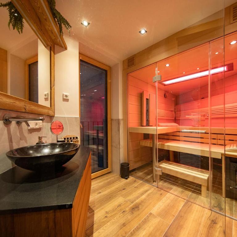 Apartments Adlerhorst Top 1 Zell am See with private sauna and Zell am See Kaprun summercard in summer - Apartment with Terrace - 13