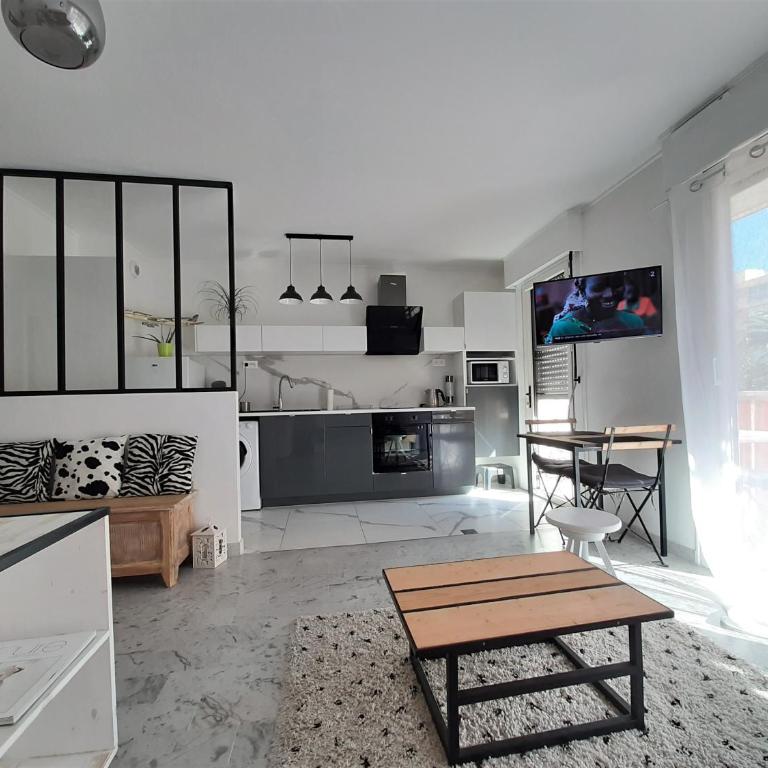 Design loft Studio climatisé parking et piscine - Appartement - Vue sur Piscine - 21