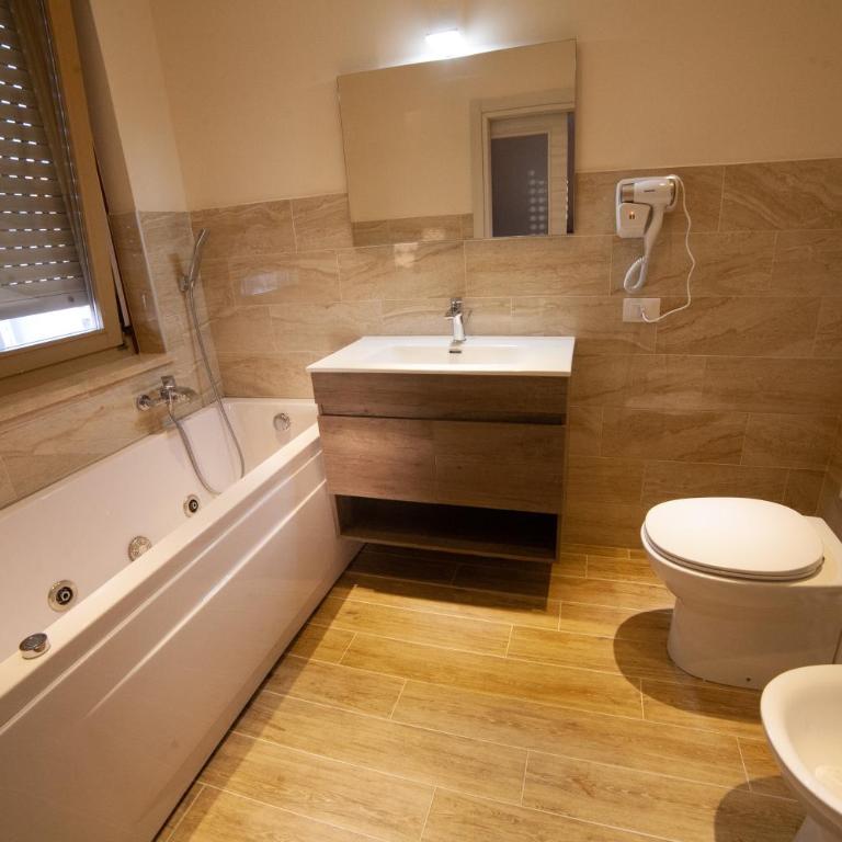 B&B Miramare Suite - Deluxe Double or Twin Room with Spa Bath - 1