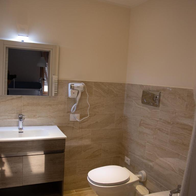 B&B Miramare Suite - Deluxe Double or Twin Room with Spa Bath - 2