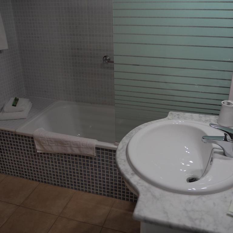 Apartamentos Turisticos Aguilas de los Collados - Apartamento de 2 dormitorios con terraza - 6