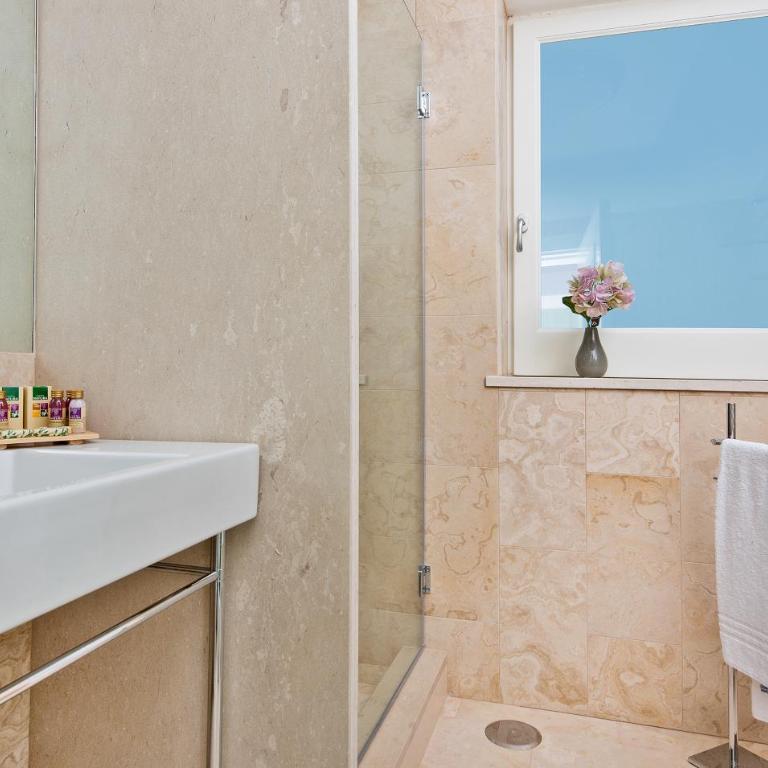 Capri Wine Hotel - Deluxe Double or Twin Room - 8