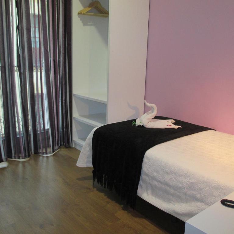 Madrid City Rooms - Double Room with Extra Bed - 7